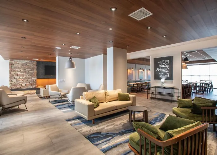 Beachfront Luxury Hotels in Newport